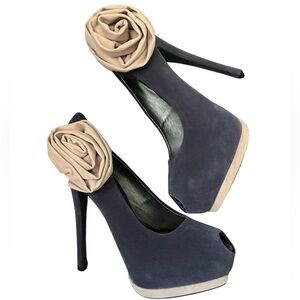 QPID NWT 7.5 flower high heels